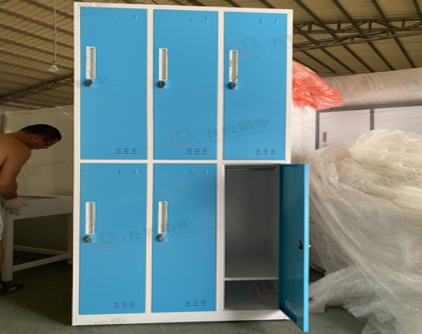蓝色六门衣柜